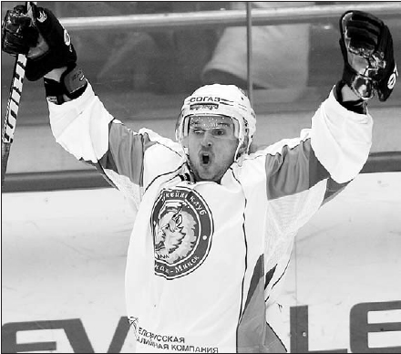 Динамо-Минск_2010-11_Максим Спиридонов_Прессбол 45.jpg