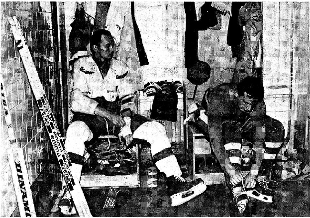 Виктор Карачун (слева)_Прессбол.jpg Виктор Карачун (слева)_Прессбол.jpg