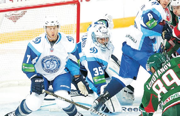 Дерек Мич и Кевин Лаланд_Прессбол_2013-14.jpg Дерек Мич и Кевин Лаланд_Прессбол_2013-14.jpg