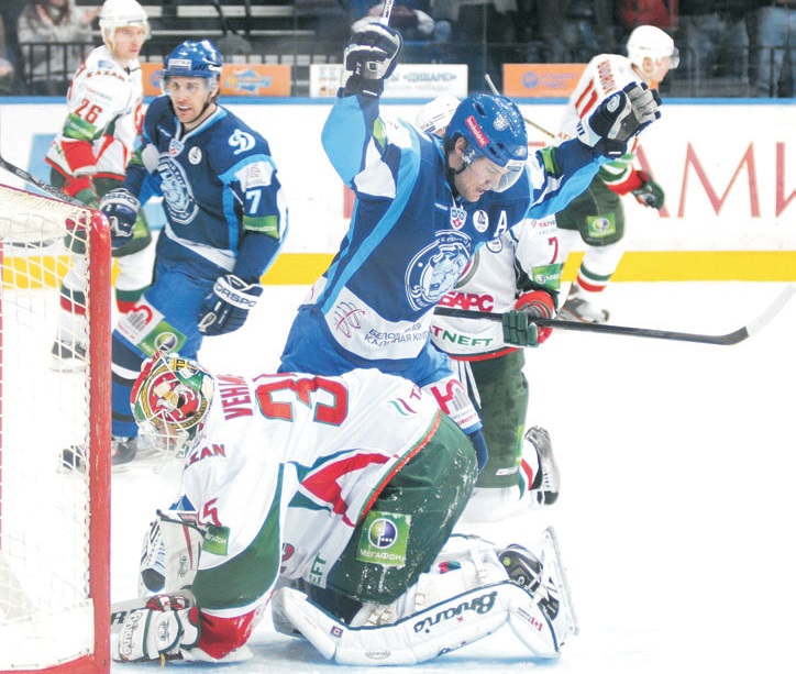 Динамо-Минск - АкБарс_Прессбол_2013-14.jpg Динамо-Минск - АкБарс_Прессбол_2013-14.jpg