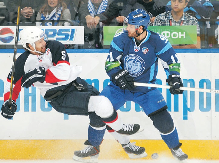 Джейкоб Микфликер_Прессбол_2013-14.jpg Джейкоб Микфликер_Прессбол_2013-14.jpg