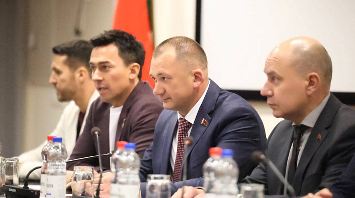 Министр внутренних дел Республики Беларусь и члены Наблюдательного совета ХК «Динамо-Минск» встретились с игроками, тренерами и персоналом команды